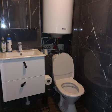 Rüütli 28 *
